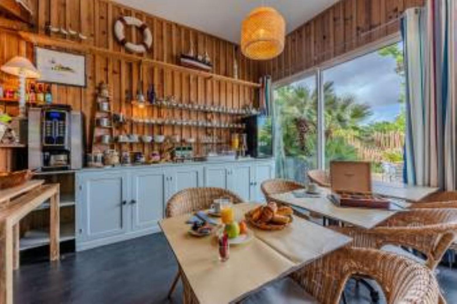 Hotel Le Grain De Sable Арес Екстериор снимка