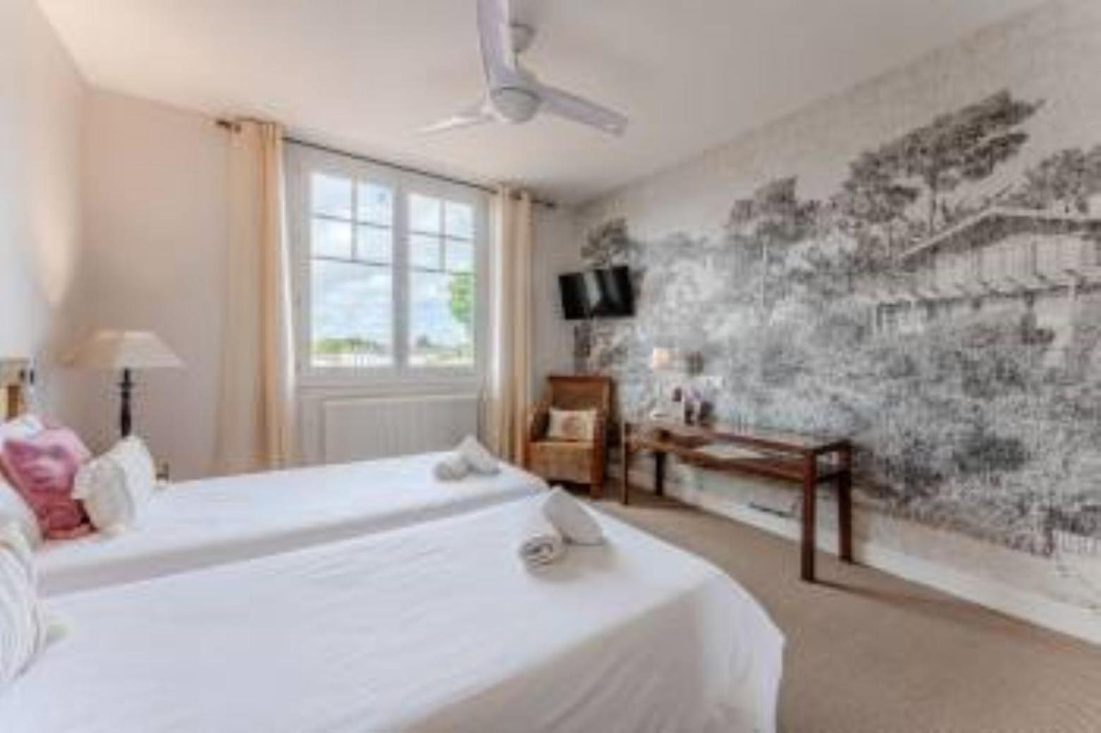 Hotel Le Grain De Sable Арес Екстериор снимка