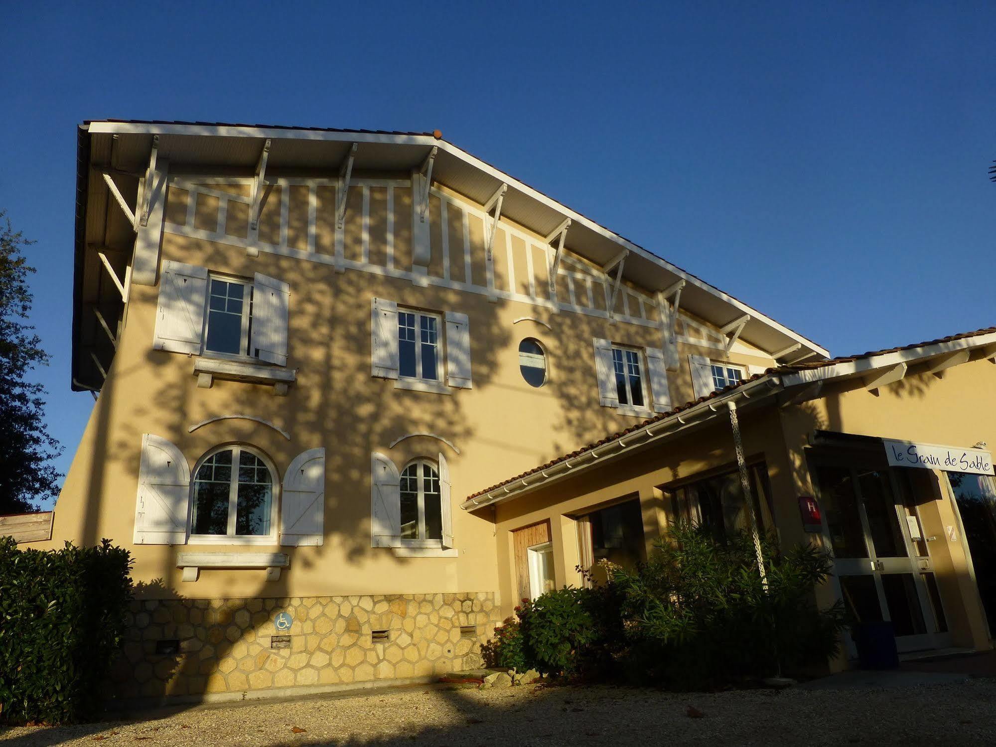 Hotel Le Grain De Sable Арес Екстериор снимка